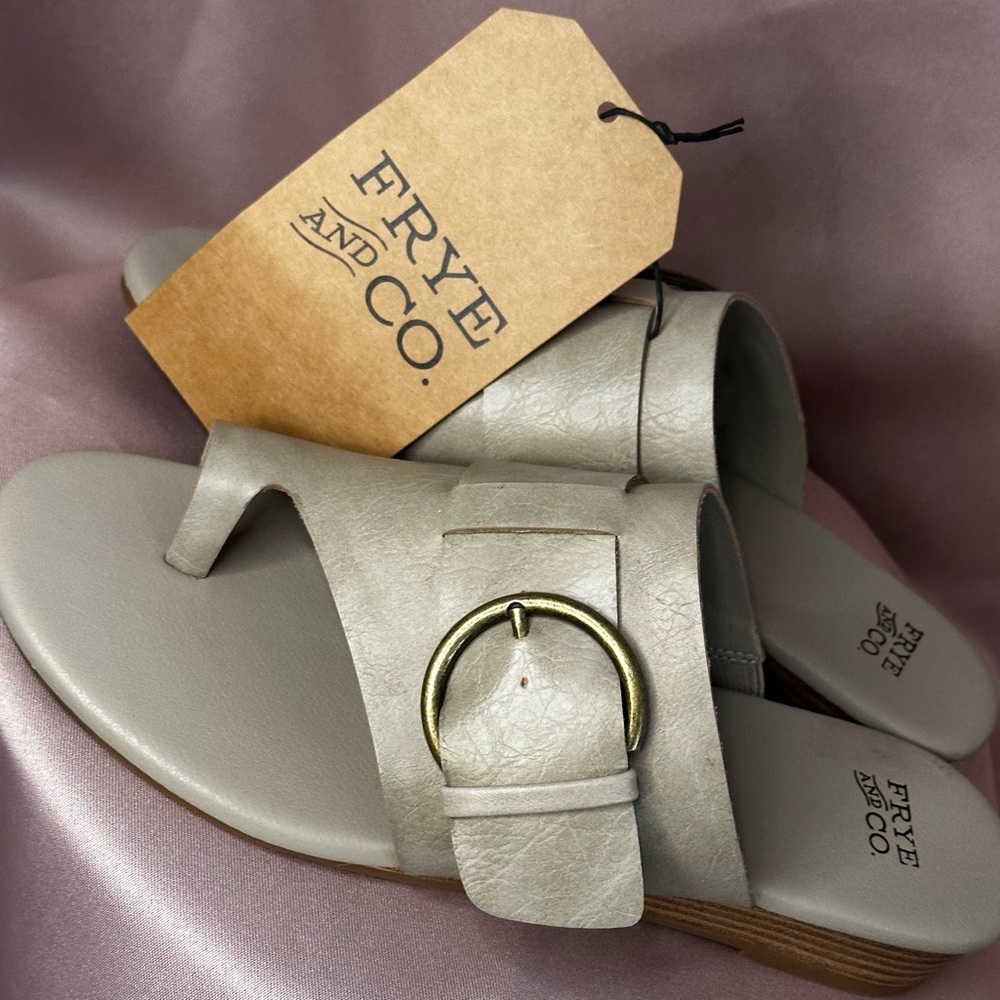 COPY - Frye And Co Womens Quincey Thong Sandals Taupe Gray Faux Leather Wedge 8… - Picture 12 of 16